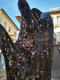 mi-mano - Esposizione mostra opere di Ettore Peroni lungo le strade di Torri del Benaco sul Lago di Garda