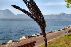 Energia - Esposizione mostra opere di Ettore Peroni lungo le strade di Torri del Benaco sul Lago di Garda